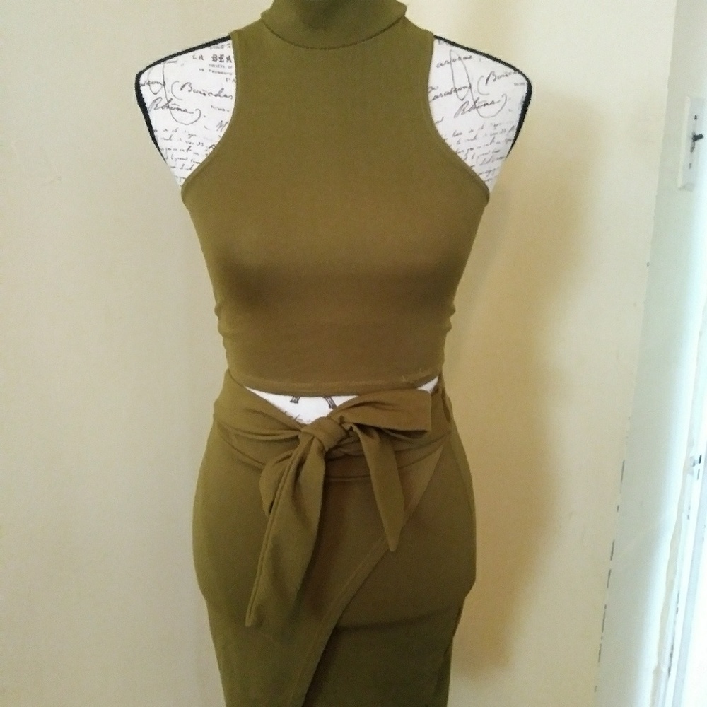 Women's crop top / mini skirt SZ. 4